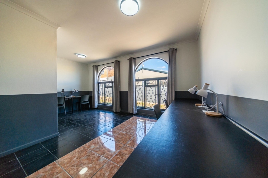 6 Bedroom Property for Sale in Tennantville Western Cape